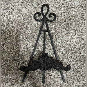 IRON TABLETOP EASEL. COLOR BLACK.